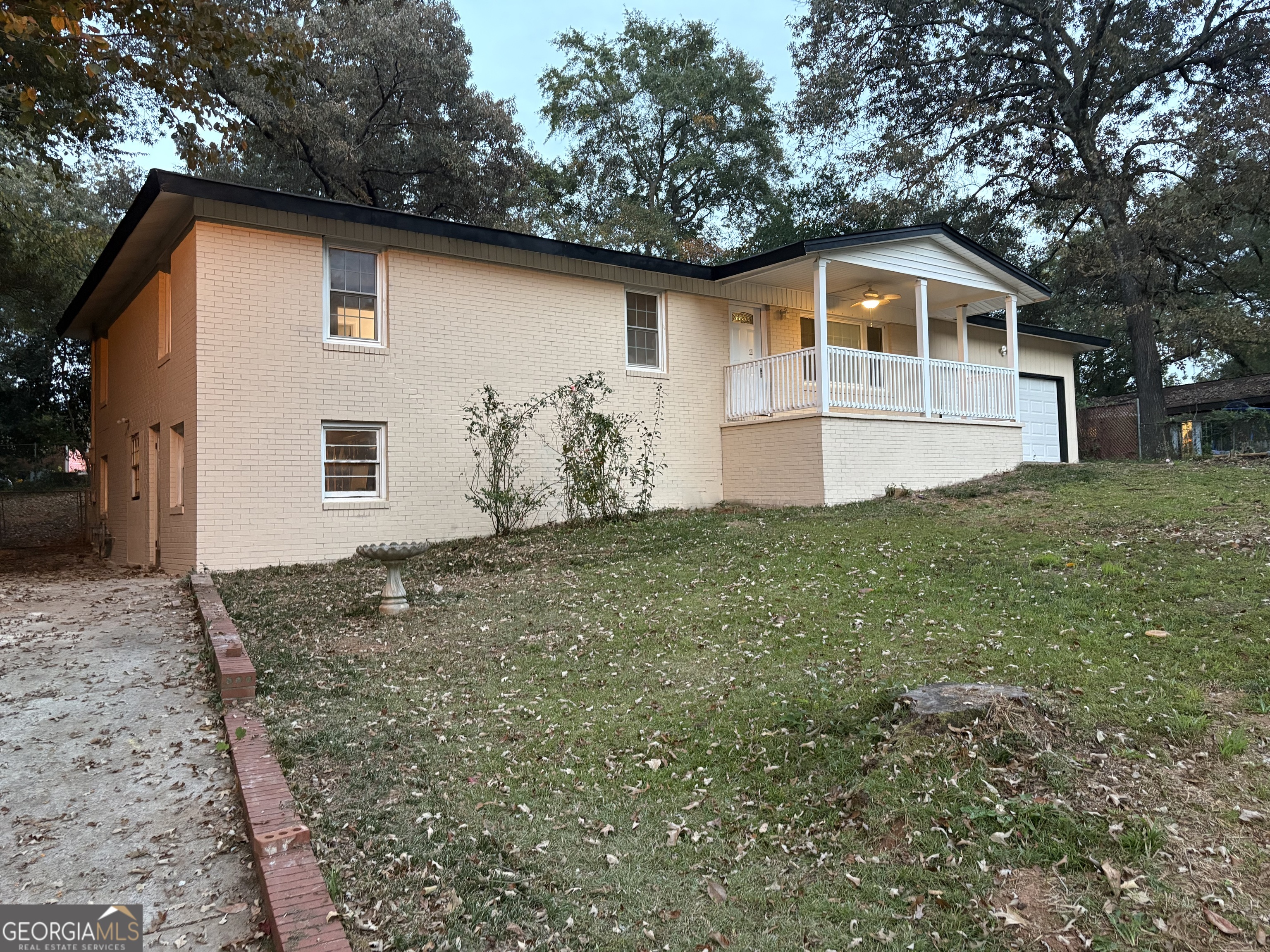 111 Hawthorne Road Warner Robins, GA 31093 - Photo 2 of 22 a front view of house with yard