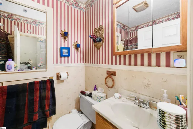 $255,000 | 6 Berkley Avenue, Greenville, SC 29609