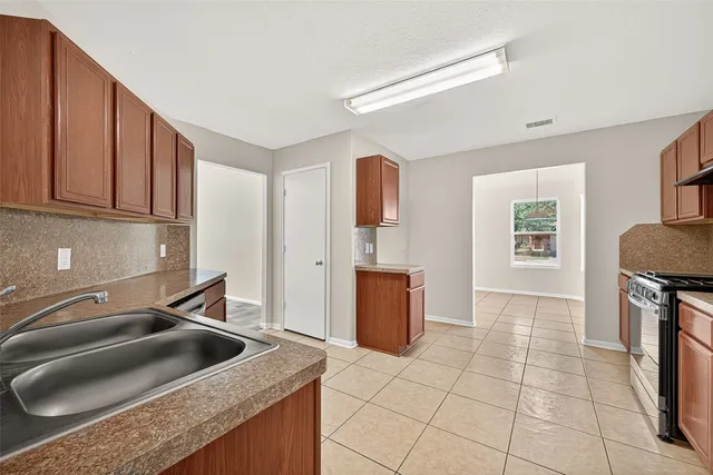 $250,000 | 2107 Bishop Hollow Lane, Rosenberg, TX 77471