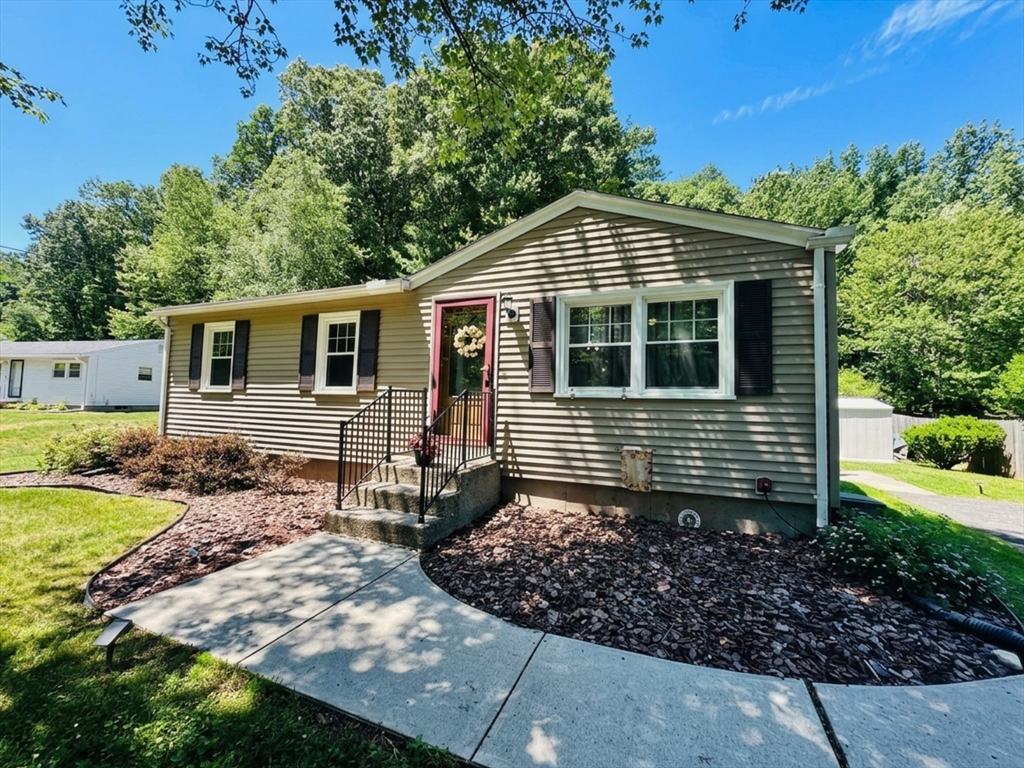 170 Treetop Avenue Springfield, MA 01118 - Photo 2 of 25
