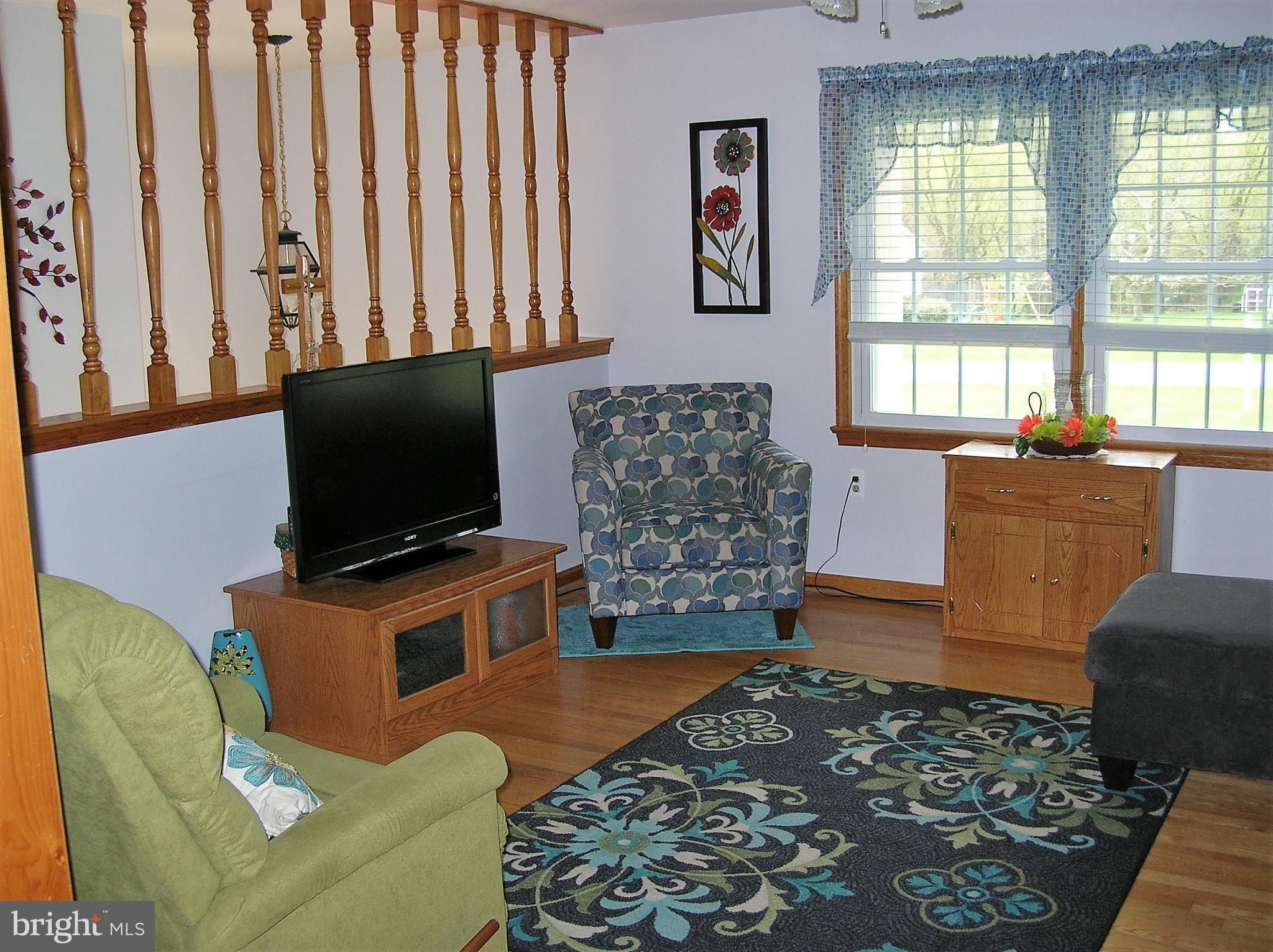 4215 Spring View Court Jefferson, MD 21755 - Photo 4 of 23 Living Room