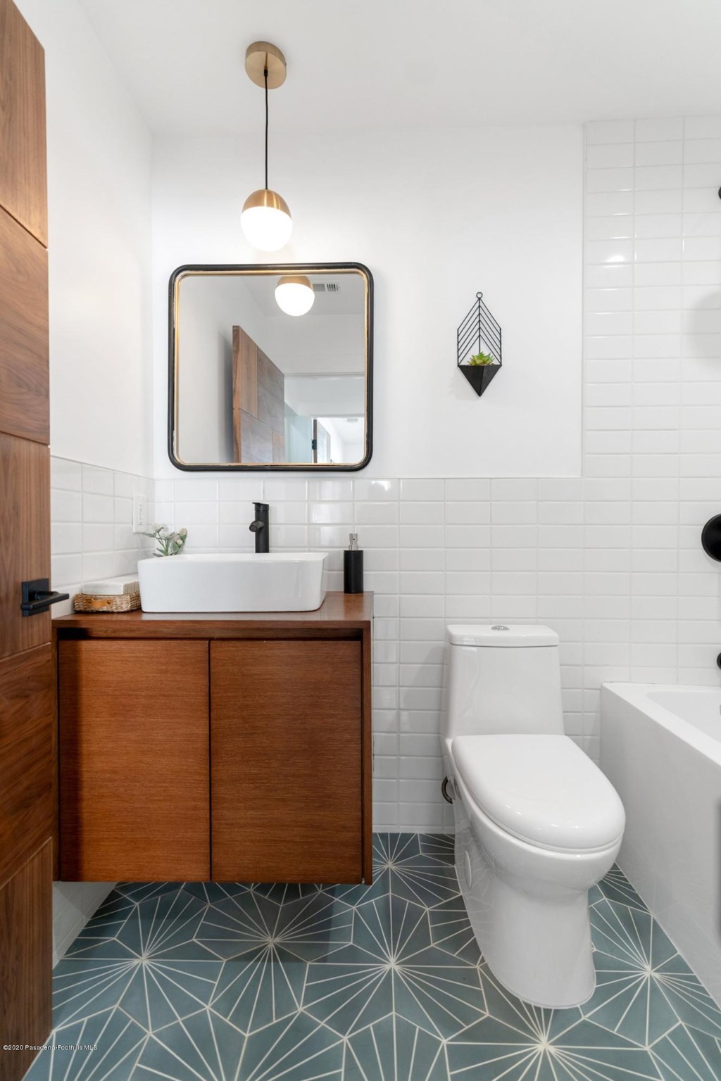 936 Dexter Street Highland Park, CA 90042 - Photo 13 of 71 GUEST BATH