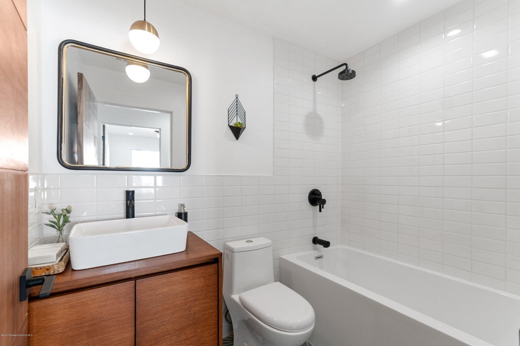 936 Dexter Street Highland Park, CA 90042 - Photo 14 of 71 GUEST BATH