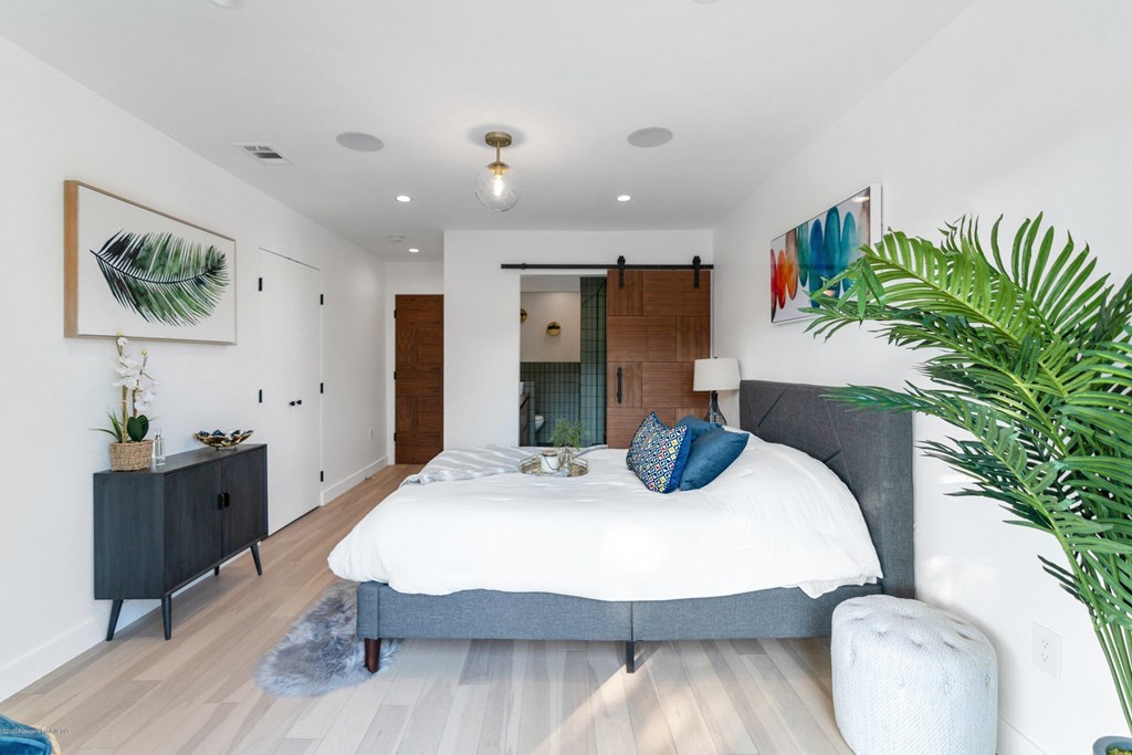 936 Dexter Street Highland Park, CA 90042 - Photo 19 of 71 MASTER BEDROOM