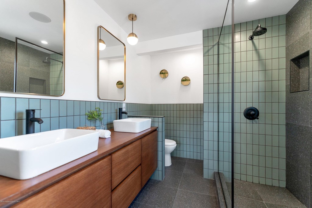 936 Dexter Street Highland Park, CA 90042 - Photo 22 of 71 MASTER BATH