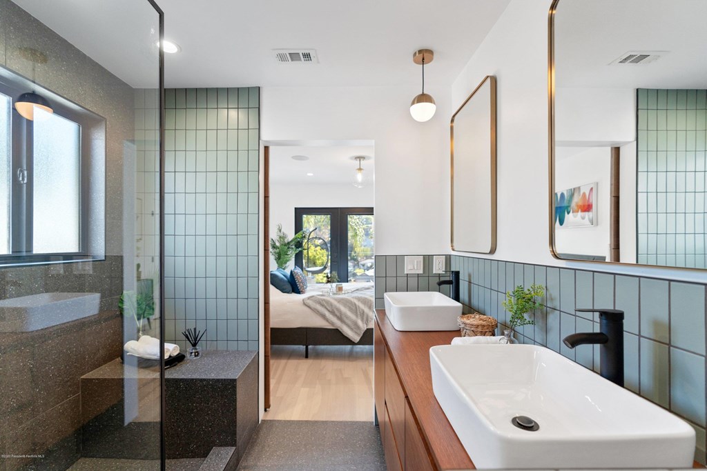 936 Dexter Street Highland Park, CA 90042 - Photo 25 of 71 MASTER BATH