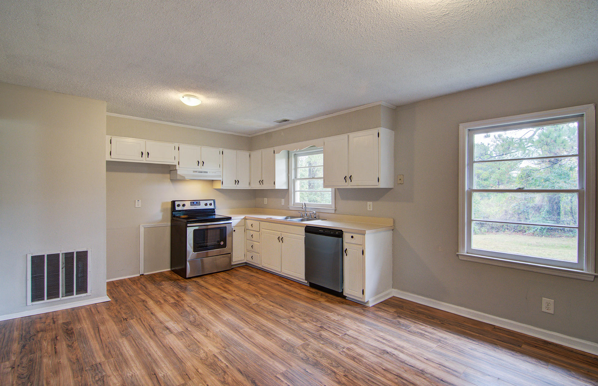 12 Raritan Road Goose Creek, SC 29445 - Photo 4 of 22 8