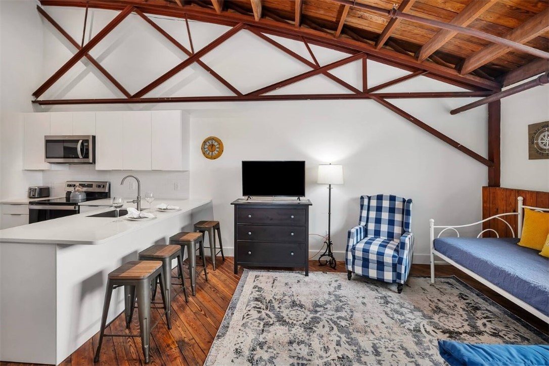 207 Gloucester Street, Unit 204 Brunswick, GA 31520 - Photo 3 of 15