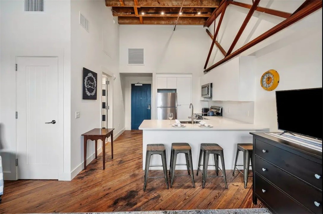 207 Gloucester Street, Unit 204 Brunswick, GA 31520 - Photo 5 of 15