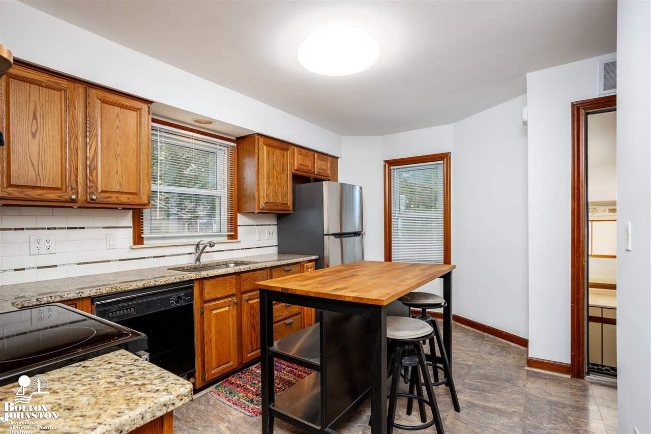 2073 Ridgemont Road Grosse Pointe Woods, MI 48236 - Photo 7 of 21