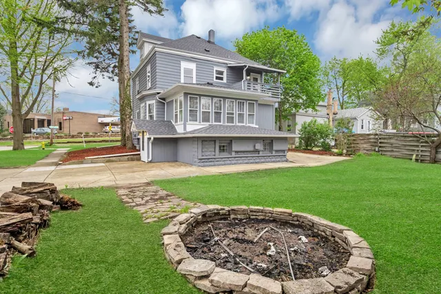 $379,000 | 209 East Washington Street, West Chicago, IL 60185