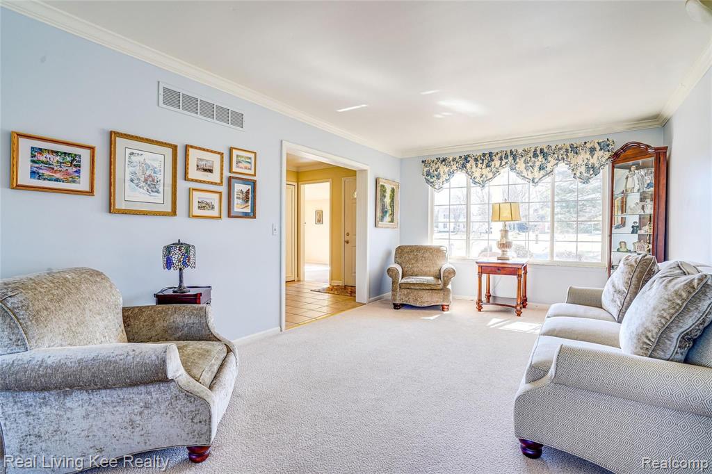 820 Downhill Lane Rochester Hills, MI 48307 - Photo 8 of 43