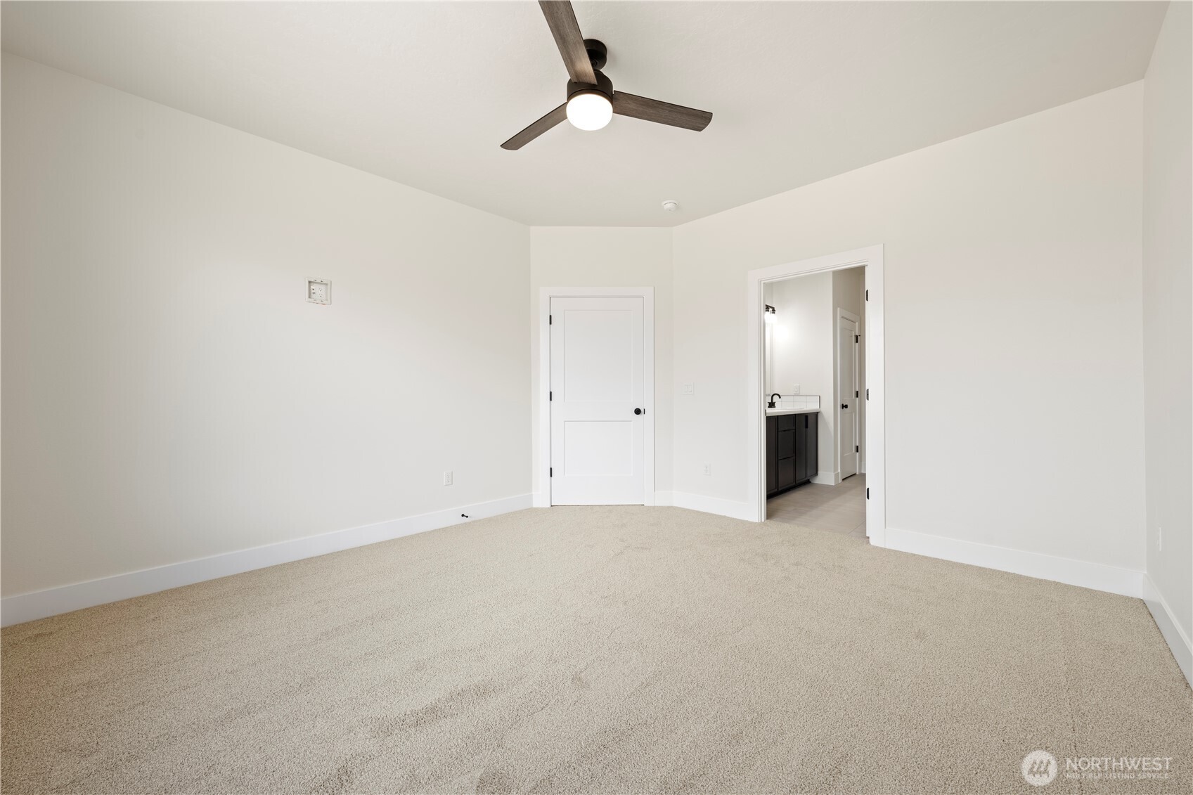 1111 E Mount Othello, WA 99344 - Photo 16 of 34 an empty room with chandelier fan