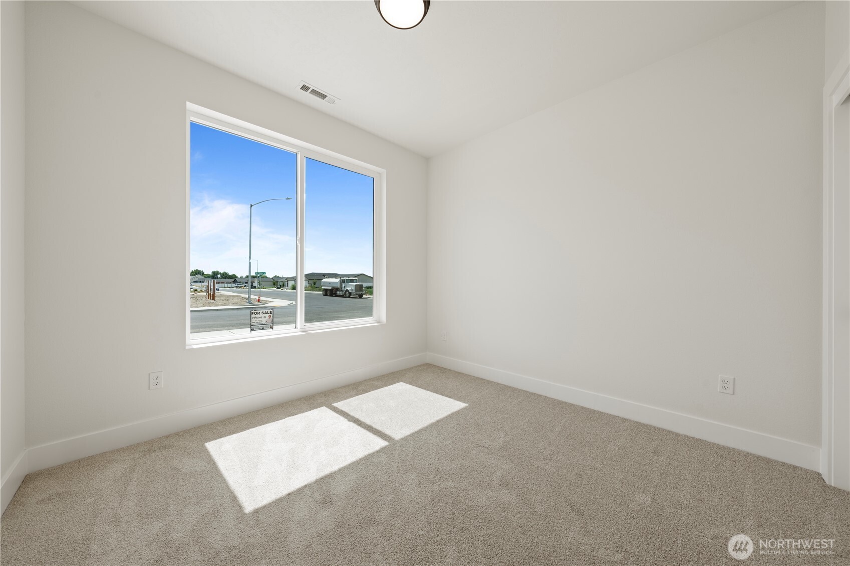 1111 E Mount Othello, WA 99344 - Photo 27 of 34 an empty room with a window