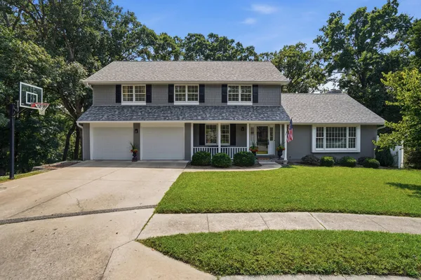 $650,000 | 2016 Woodhollow Drive, Columbia, MO 65203