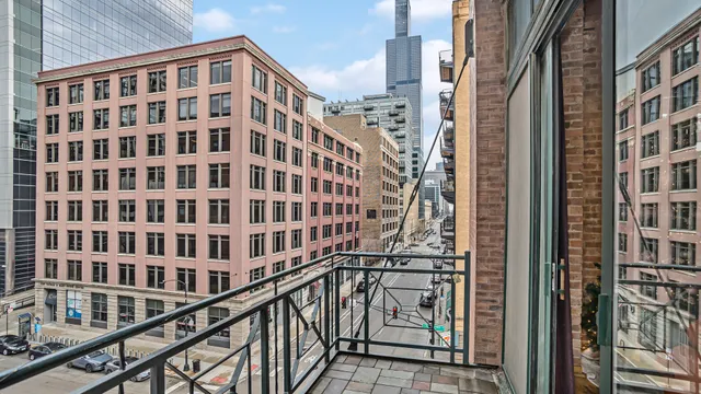 $3,400 | 701 West Jackson Boulevard, Unit 403C, Chicago, IL 60661