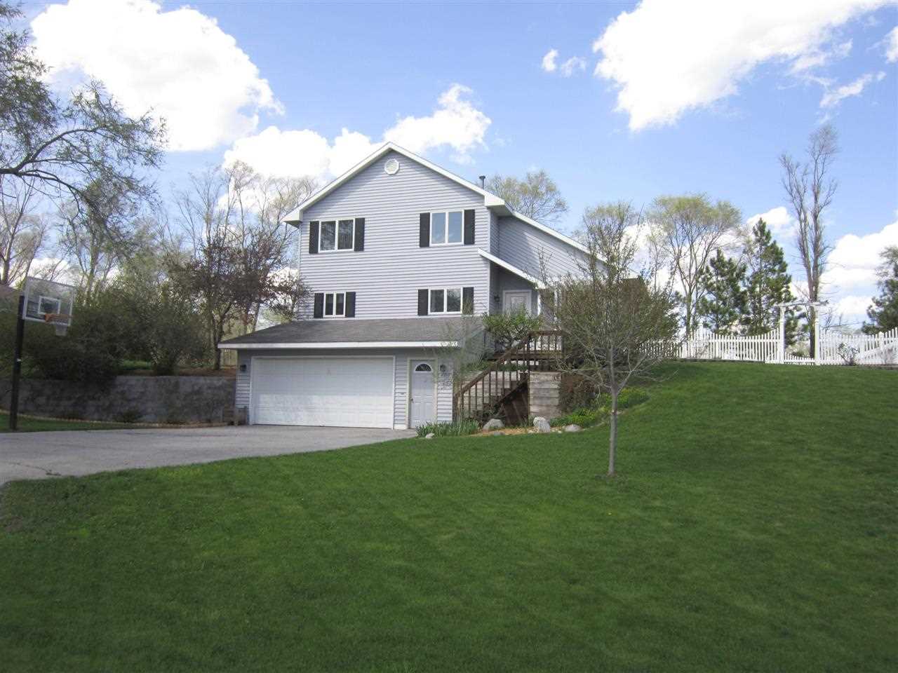 4210 Summerhill Road Traverse City, MI 49684 - Photo 2 of 20 1782045-1.JPG