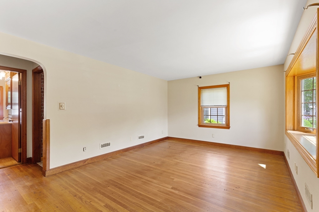 3 Alden Road Peabody, MA 01960 - Photo 6 of 30 Gallery Image 6