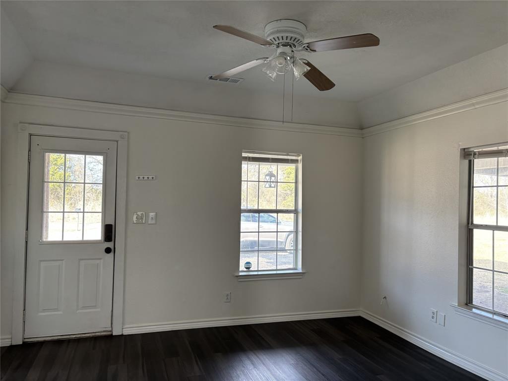 610 Southeast Front Street Edgewood, TX 75117 - Photo 2 of 8