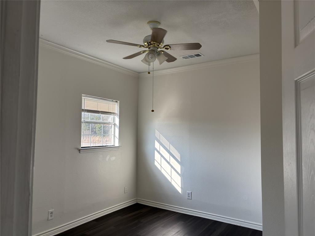 610 Southeast Front Street Edgewood, TX 75117 - Photo 4 of 8