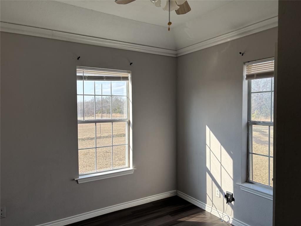 610 Southeast Front Street Edgewood, TX 75117 - Photo 5 of 8