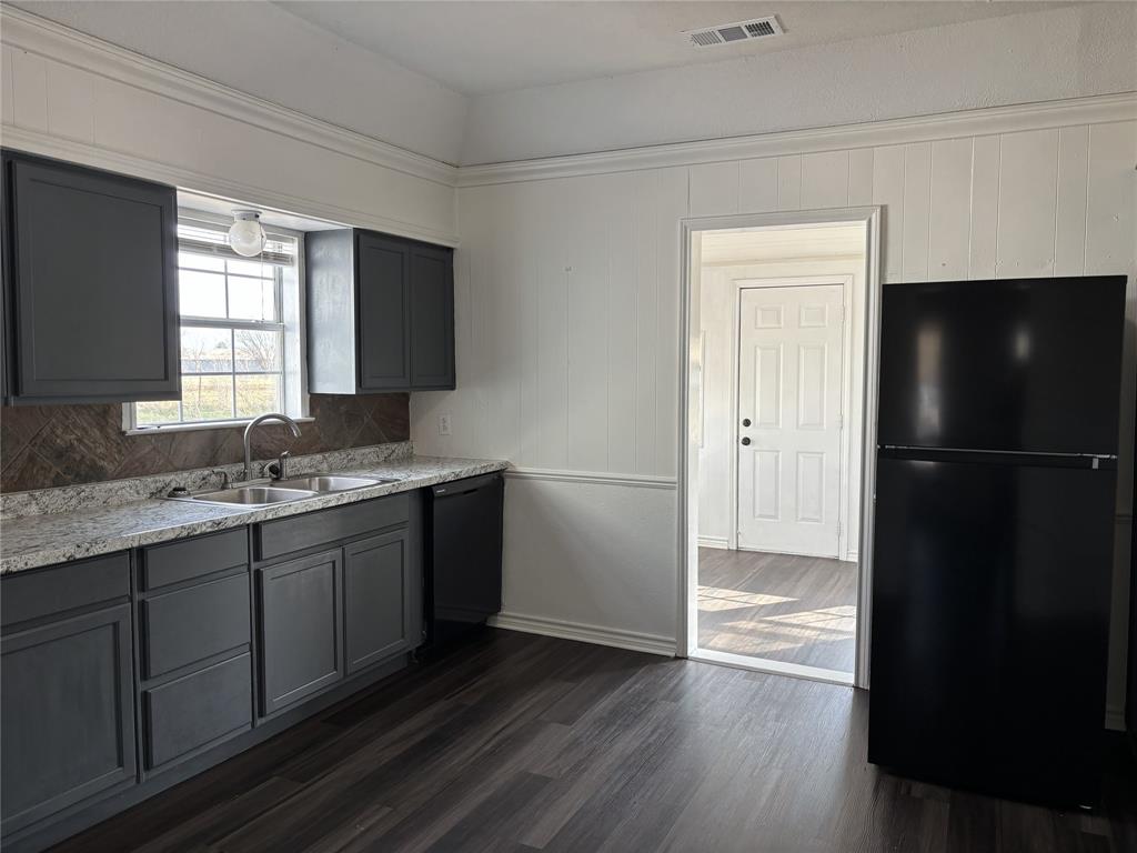 610 Southeast Front Street Edgewood, TX 75117 - Photo 6 of 8