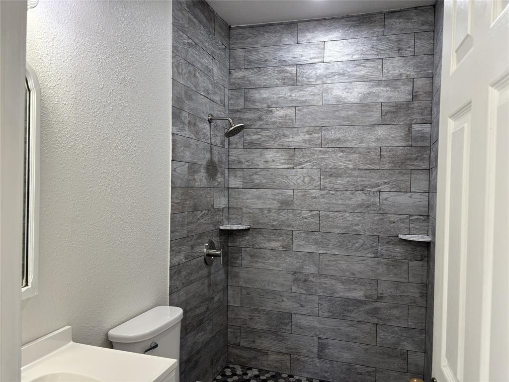 610 Southeast Front Street Edgewood, TX 75117 - Photo 7 of 8