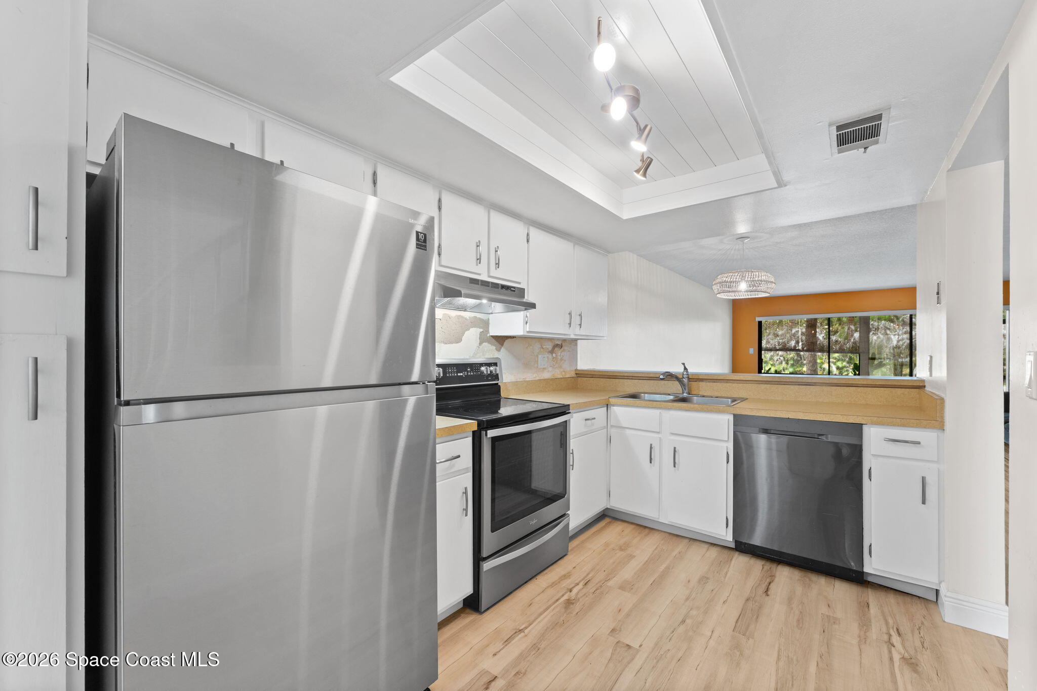 158 Augusta Way Melbourne, FL 32940 - Photo 10 of 29 KITCHEN