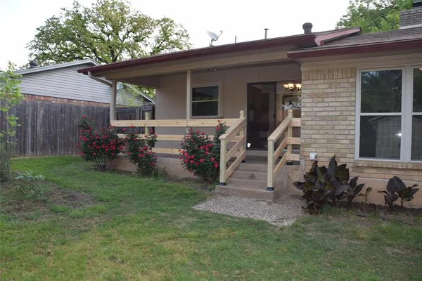 $2,150 | 4208 Blossom Trail, Arlington, TX 76016