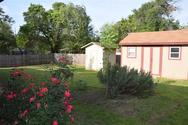 $2,150 | 4208 Blossom Trail, Arlington, TX 76016