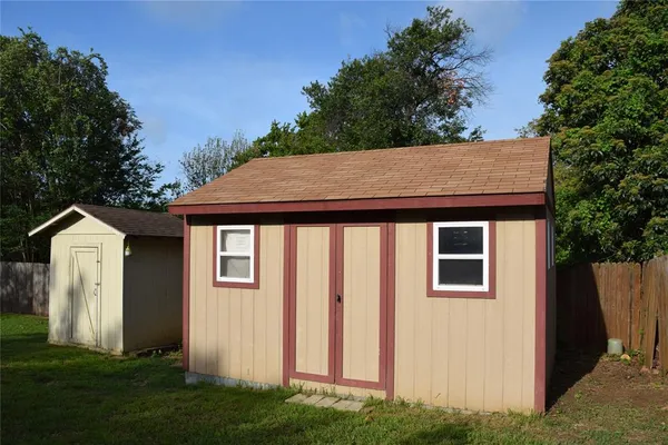 $2,150 | 4208 Blossom Trail, Arlington, TX 76016