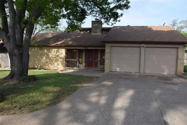 $2,150 | 4208 Blossom Trail, Arlington, TX 76016