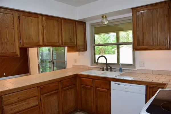 $2,150 | 4208 Blossom Trail, Arlington, TX 76016