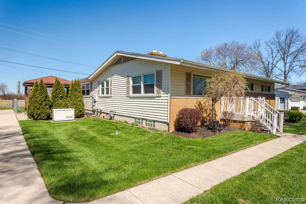127 North Raisinville Road Monroe, MI 48162 - Photo 2 of 45