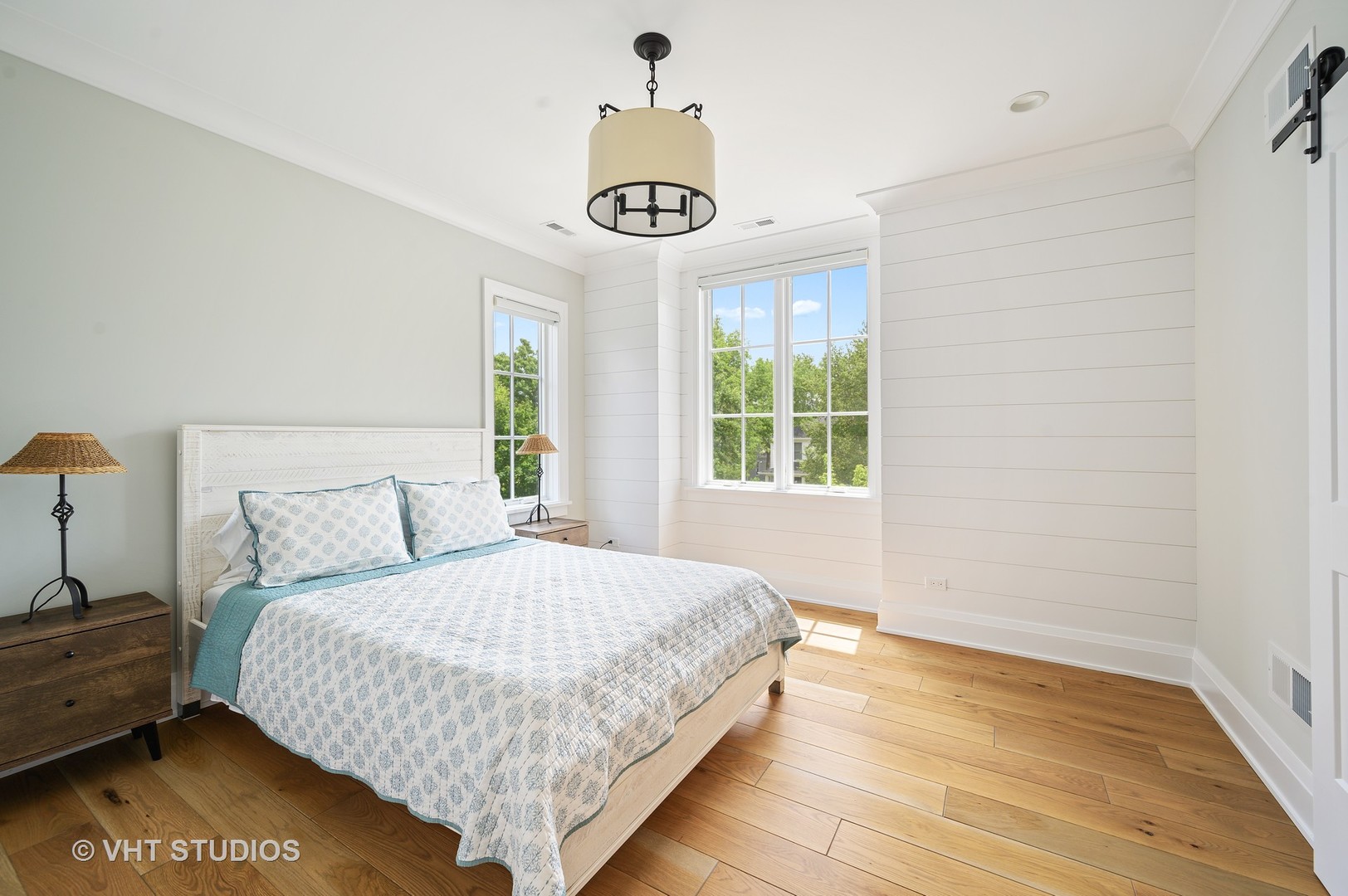 1025 Oak Street Winnetka, IL 60093 - Photo 18 of 38 a bedroom with a bed and a window