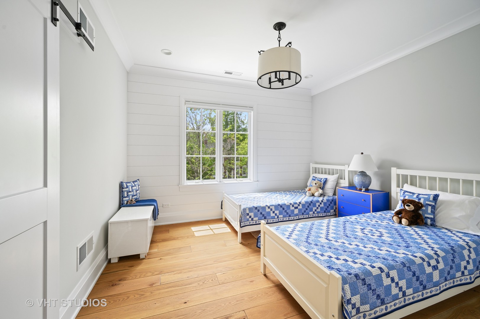 1025 Oak Street Winnetka, IL 60093 - Photo 20 of 38 a bedroom with bed and window