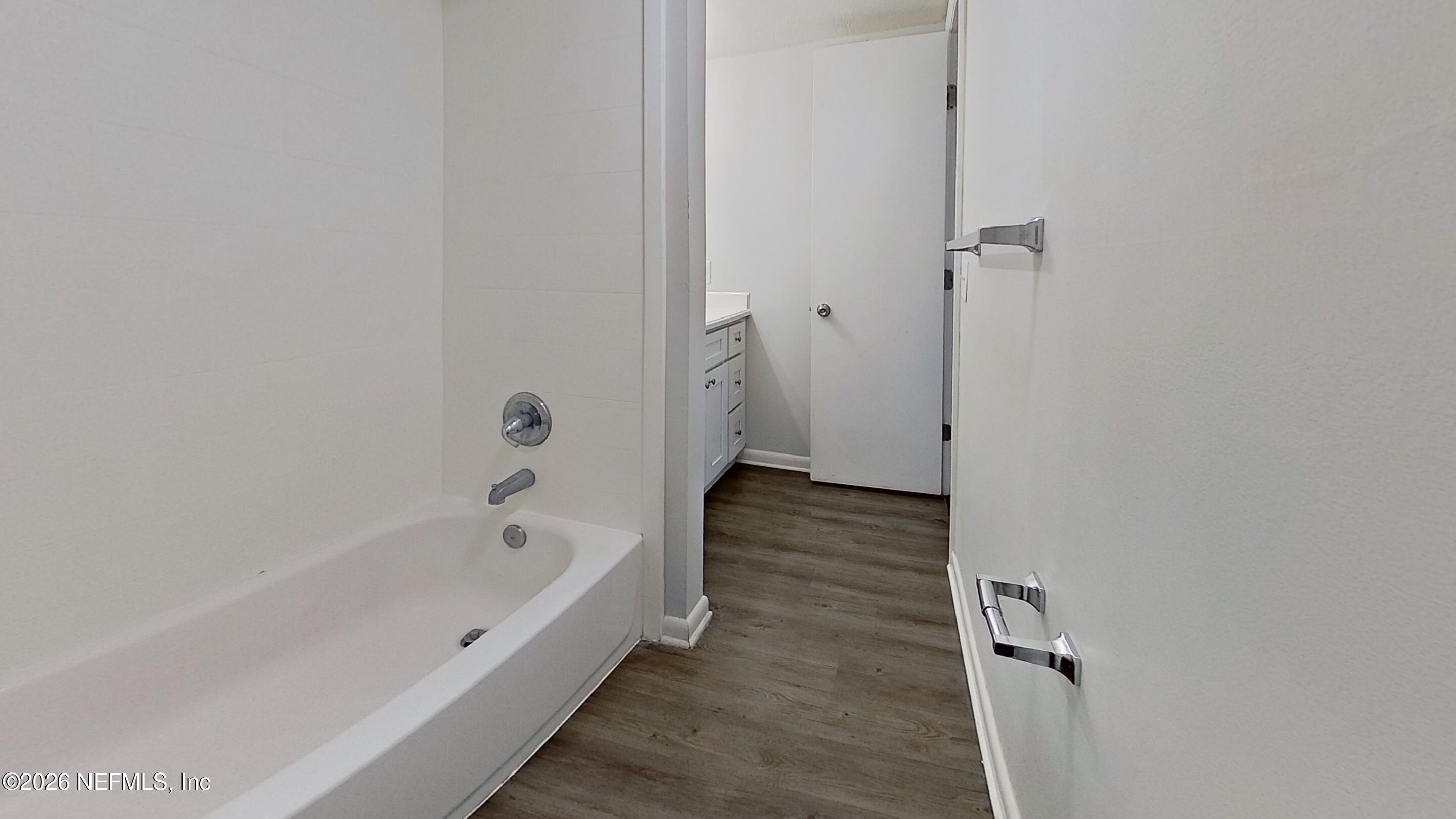 2216 Spring Park Road, Unit 11 Jacksonville, FL 32207 - Photo 14 of 18 Bathroom(124)