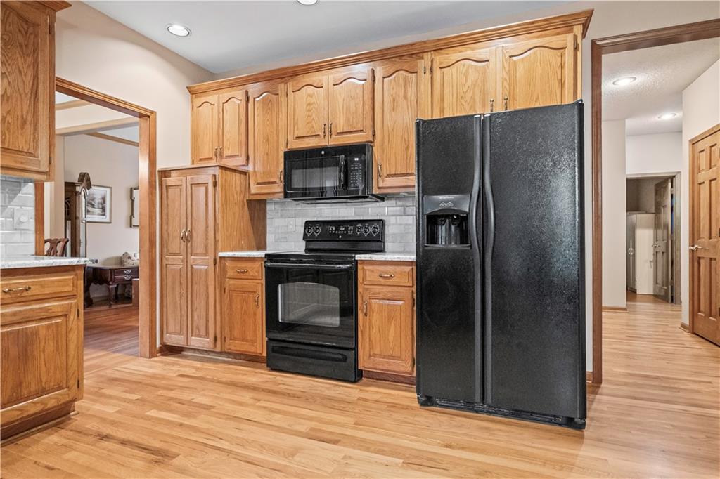 12802 Flint Street Overland Park, KS 66213 - Photo 18 of 56