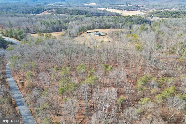 a view of a pathway with a yard