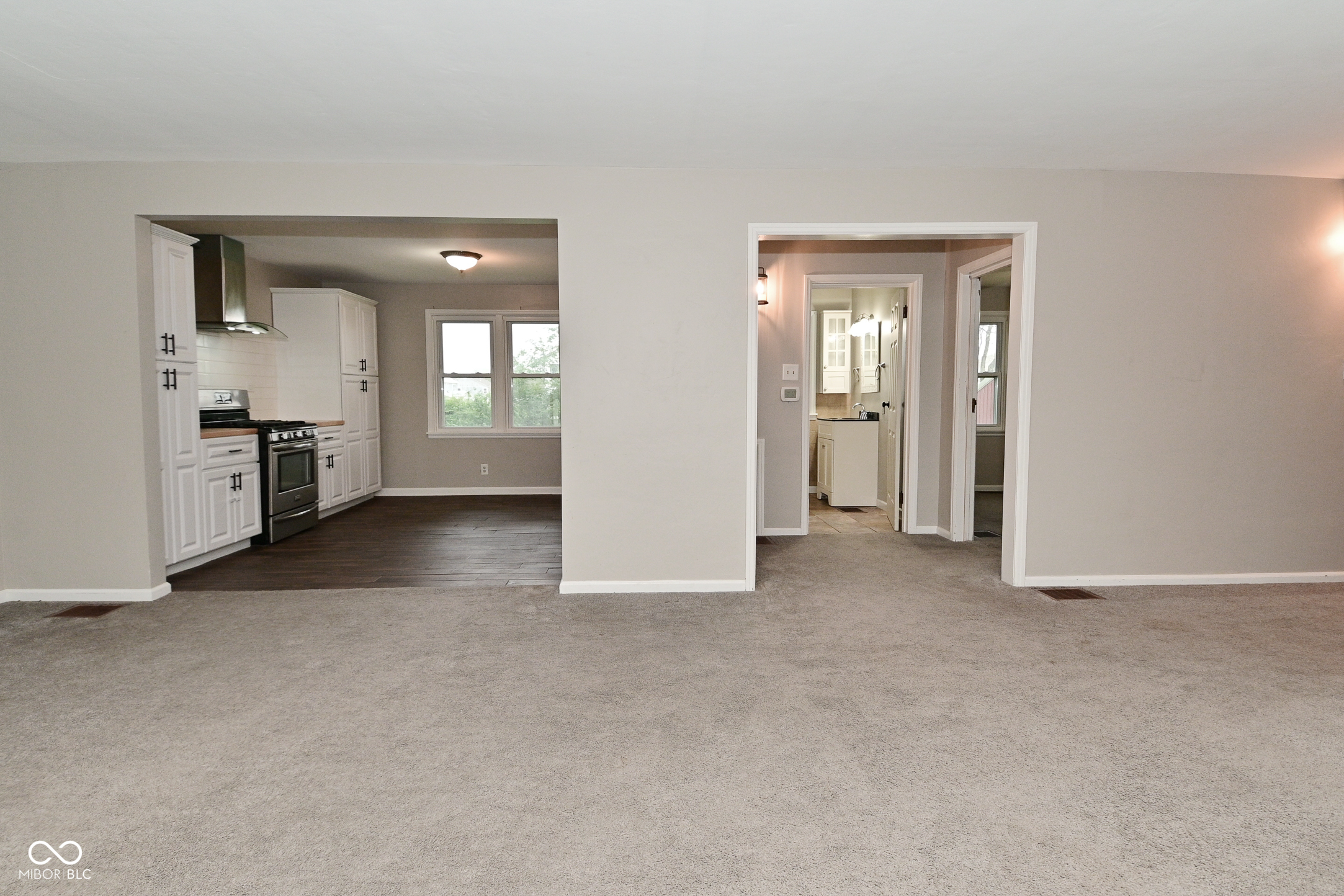 1247 South Runyon Road Greenwood, IN 46143 - Photo 9 of 82