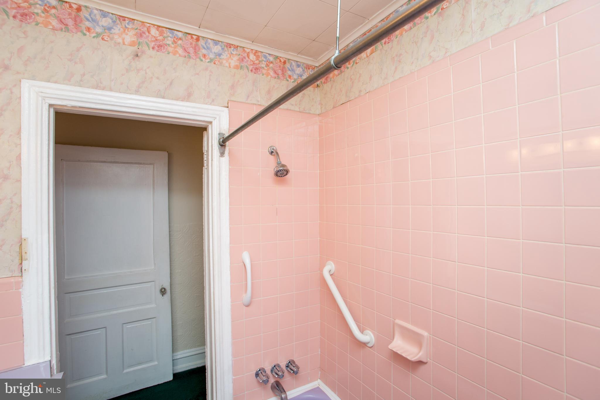 2116 North Natrona Street Philadelphia, PA 19121 - Photo 28 of 53 a bathroom with a shower