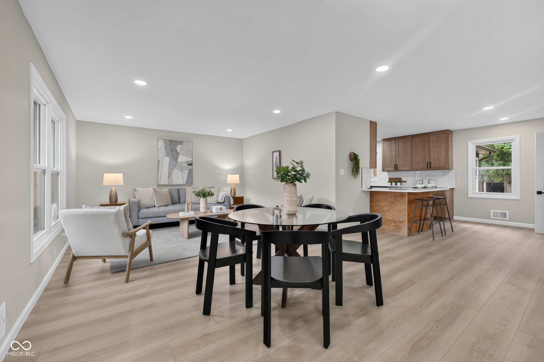 1407 Lawrence Road Carmel, IN 46033 - Photo 4 of 50 Gallery Image 4