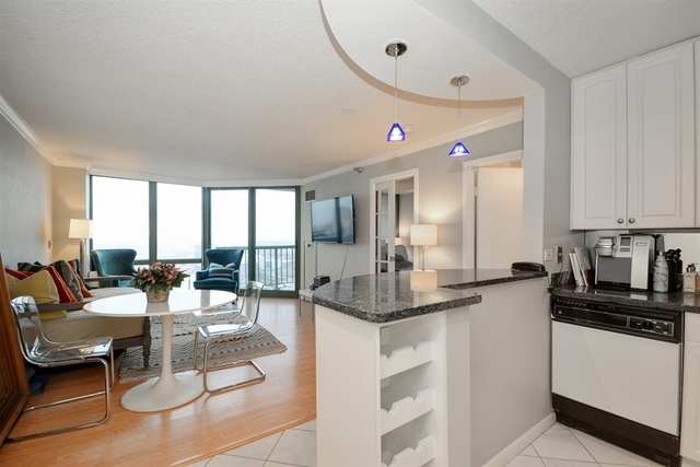 111 West Maple Street, Unit 2508 Chicago, IL 60610 - Photo 8 of 10