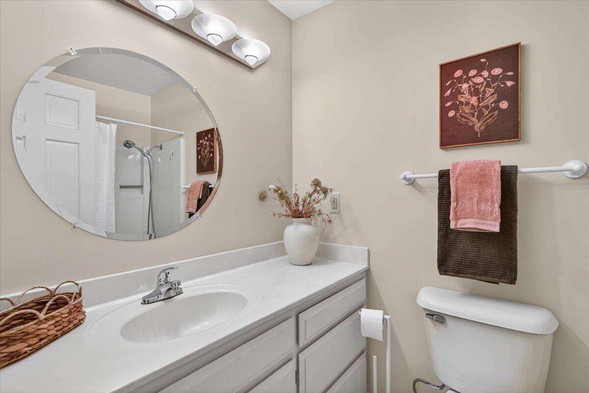 2647 Freedom Way Medford, OR 97504 - Photo 28 of 38 a bathroom with a toilet a sink and mirror