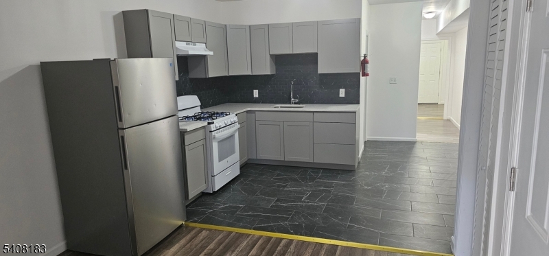 324 14th Avenue Newark, NJ 07103 - Photo 4 of 5