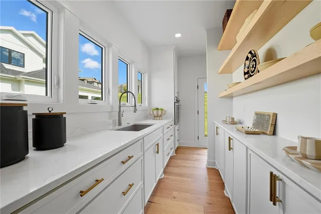 $874,900 | 9815 South Ambrosia Lane, Parkville, MO 64152