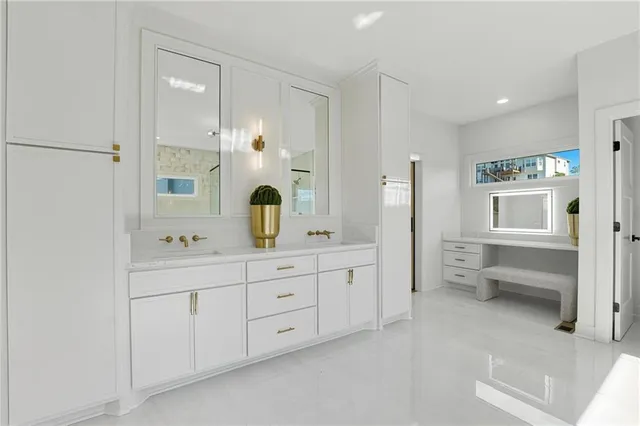 $874,900 | 9815 South Ambrosia Lane, Parkville, MO 64152