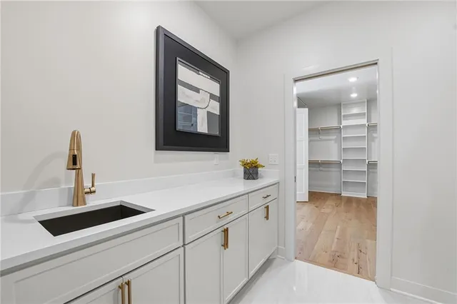 $874,900 | 9815 South Ambrosia Lane, Parkville, MO 64152