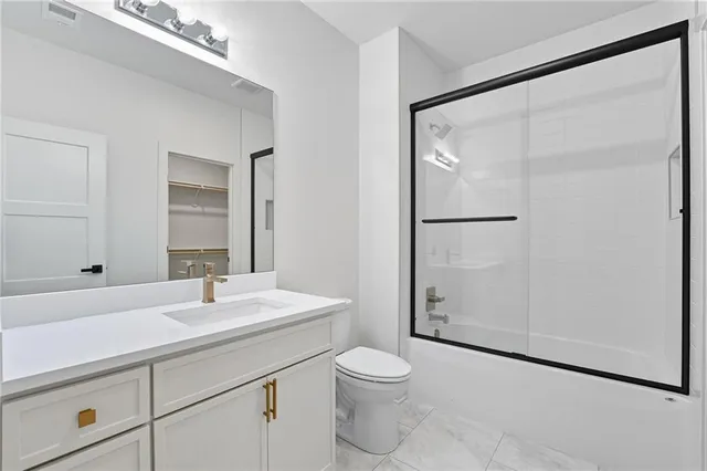 $874,900 | 9815 South Ambrosia Lane, Parkville, MO 64152