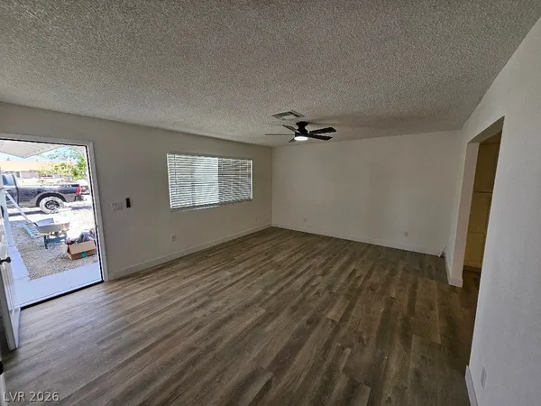 $1,395 | 1083 East Calvada Boulevard, Unit B, Pahrump, NV 89048